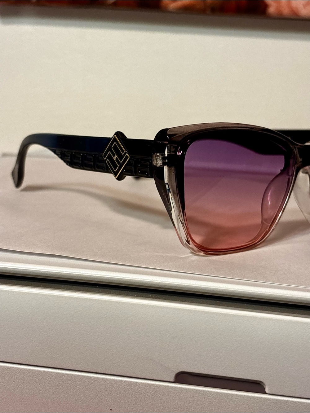 Brand new Fashion Black Frame Sunglasses with Purple-Pink Gradient Lenses